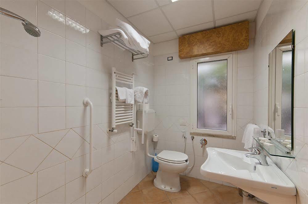 Hotel Ping Pong Ostie Extérieur photo