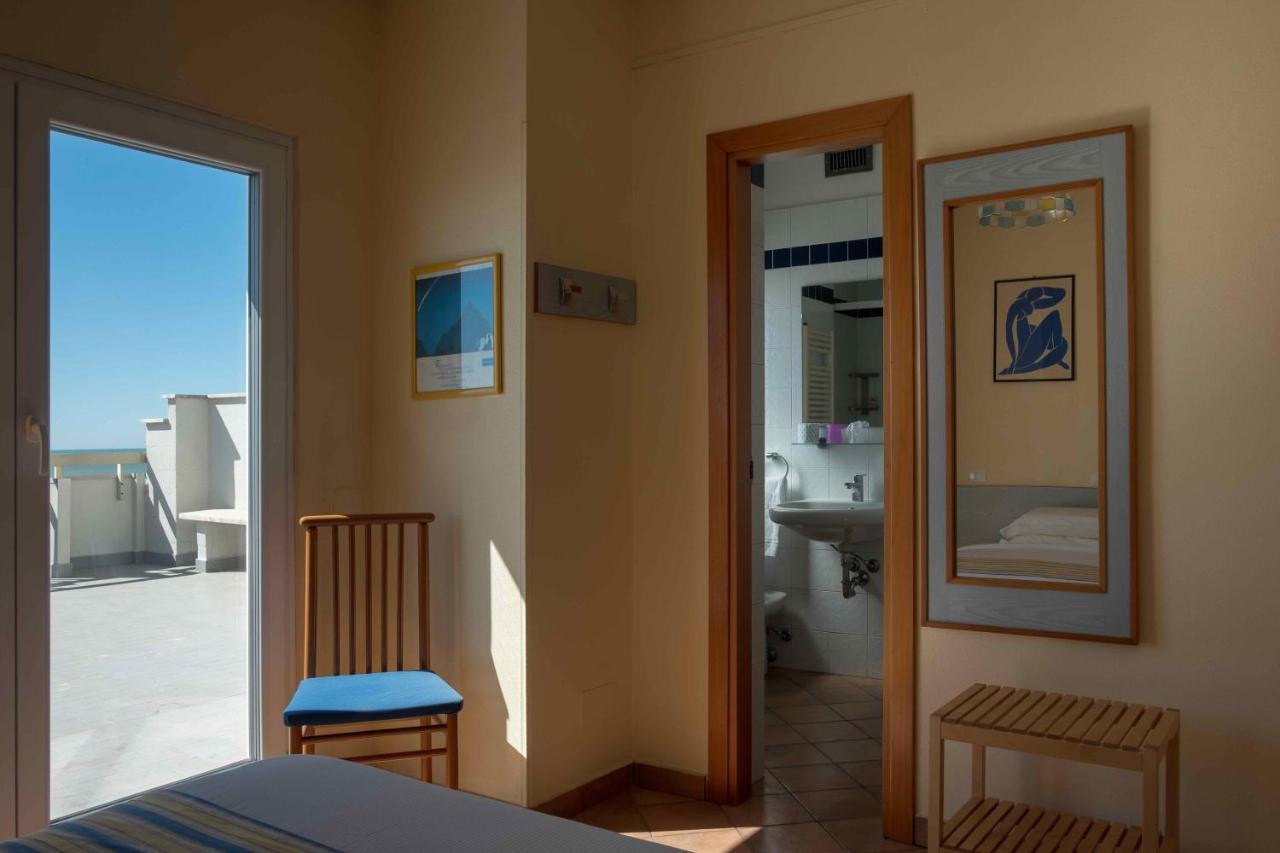 Hotel Ping Pong Ostie Extérieur photo
