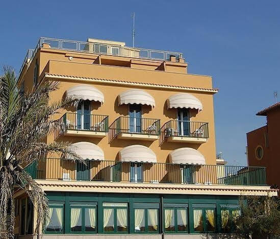 Hotel Ping Pong Ostie Extérieur photo